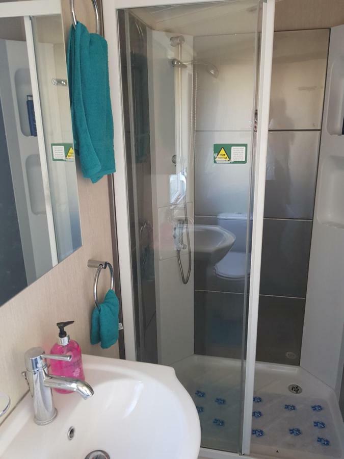 3 Bedroom Caravan With Hot Tub Tattershall Lakes 外观 照片
