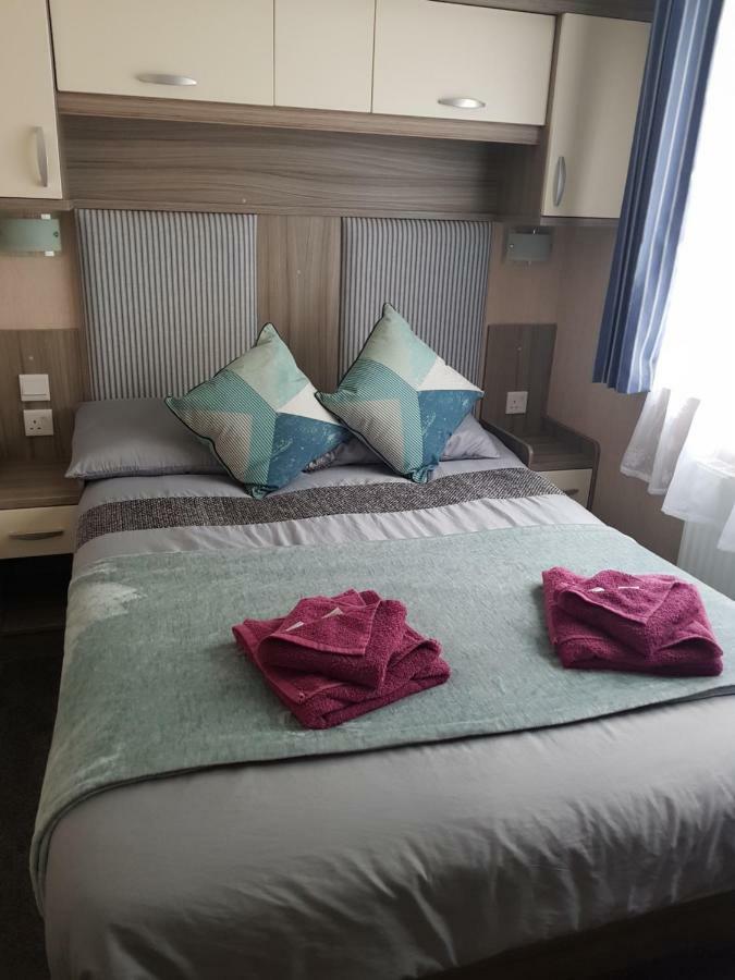 3 Bedroom Caravan With Hot Tub Tattershall Lakes 外观 照片